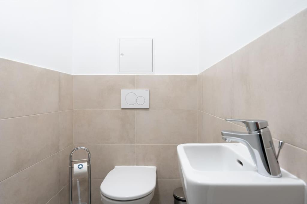 1Br Haven With Swift City Access By Hm Wien Exteriör bild