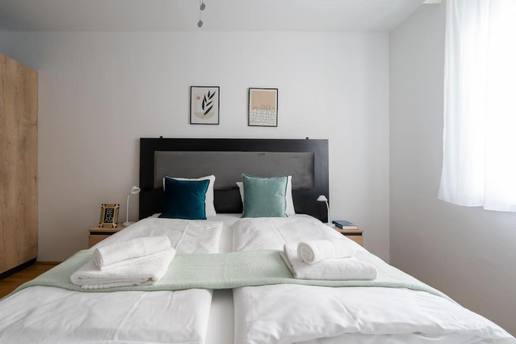1Br Haven With Swift City Access By Hm Wien Exteriör bild