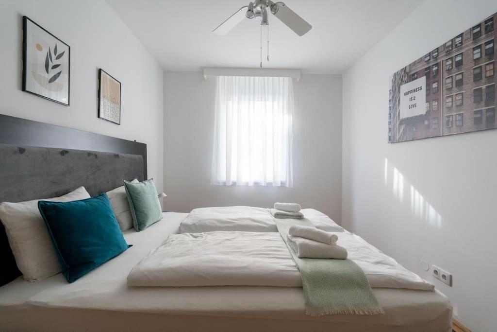 1Br Haven With Swift City Access By Hm Wien Exteriör bild