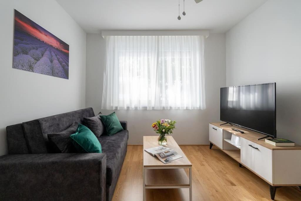 1Br Haven With Swift City Access By Hm Wien Exteriör bild