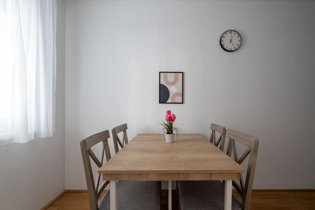 1Br Haven With Swift City Access By Hm Wien Exteriör bild