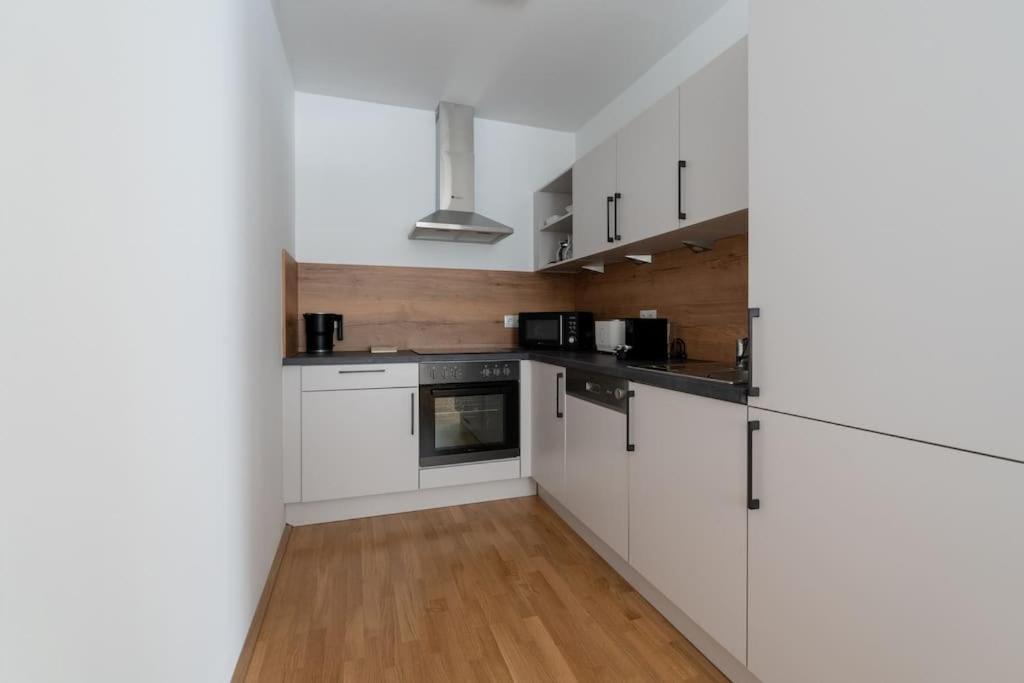 1Br Haven With Swift City Access By Hm Wien Exteriör bild