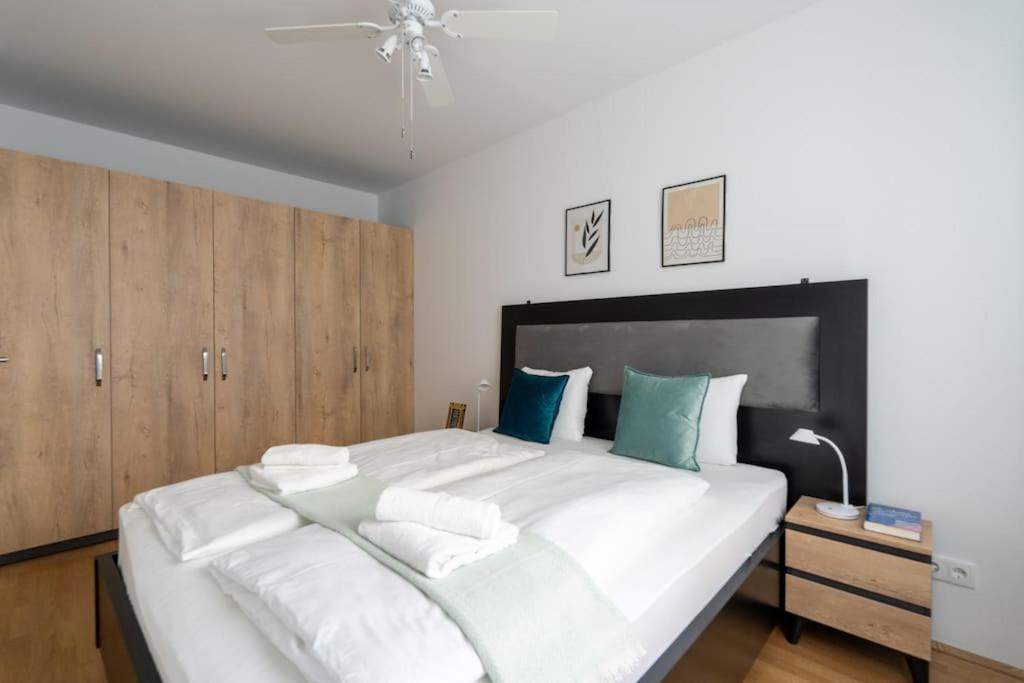 1Br Haven With Swift City Access By Hm Wien Exteriör bild