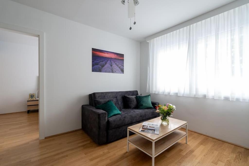 1Br Haven With Swift City Access By Hm Wien Exteriör bild